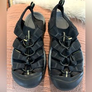 Keen Newport H2 Mens 10 Black Yellow